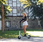 E-Scooter STREETBOOSTER Vega wei&szlig; - mit Stra&szlig;enzulassung, 20 km/h, faltbar,...