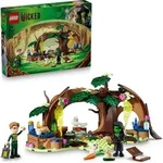 LEGO Wicked Elphabas Versteck - Wald Bauset mit 2 Minifiguren und 2 Tierfiguren mit