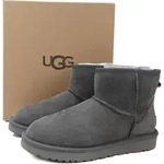 UGG Classic Mini Stiefel Grau mit Plateausohle, warm und bequem f&uuml;r Herbst & Winter