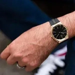 Swatch Kunststoff Quarz Armbanduhr Ss07G102