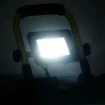 vidaXL LED-Fluter mit Handgriff 20W Kaltwei&szlig; - Schwarz