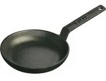 Staub Mini Bratpfanne 12 cm rund - Schwarz