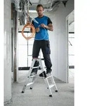 MUNK Stehleiter mit ergo-pad beidseitig begehbar 2x4 Stufen - Silber