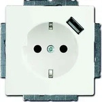 Busch-Jaeger 20 EUCBUSB-884, CEE 7/3 + USB, 2P+E, Wei&szlig;, IP20, 250 V, 16 A - Wei&szlig;