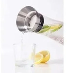 Wasserkaraffe aus Glas, 1 Liter mit praktischem Ausgie&szlig;er - Silber