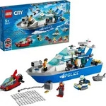 LEGO 60277 City Polizeiboot Spielzeug mit Drohne, Wasserscooter und Mini-U-Boot,