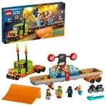 LEGO City 60294 - Stuntshow-Truck, Spielzeug-Motorrad & Tauchbecken - Bronze