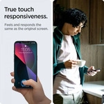 Spigen iPhone 13 Pro Max Displayschutzfolie aus geh&auml;rtetem Glas &bdquo;Ez Fit&ldquo;,