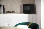 Whirlpool MAX 34/BL, Arbeitsplatte, Solo-Mikrowelle, 13 l, 700 W, Ber&uuml;hrung,...
