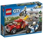 LEGO&reg; City 60137 Abschleppwagen auf Abwegen