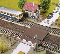 Faller 120174 H0 Bahn&uuml;bergang mit W&auml;rterhaus Bausatz