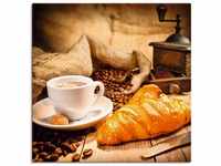 Art-Land Kaffeetasse mit einem Croissant und frischen Kaffeebohnen auf braunem...
