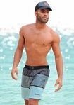 Bench. Badeshorts Mac im trendigen Blockstreifen-Look