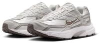 Nike Sportswear Initiator Sneaker inspiriert vom Design des Nike P-6000