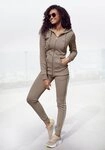 H.I.S Kapuzensweatjacke mit seitlichem Piping und kleiner Markenstickerei, Loungewear