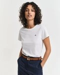 Gant T-Shirt REG SHIELD KA T-SHIRT mit einer kleinen aufgestickten Wappen-Grafik auf