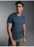 Trigema T-Shirt TRIGEMA Slim Fit T-Shirt aus DELUXE Baumwolle (1-tlg) blau M...