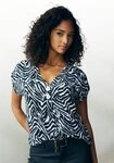 LASCANA Schlupfbluse mit Zebraprint und tiefem V-Ausschnitt mit modischen...