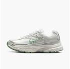 Nike Sportswear Initiator Sneaker inspiriert vom Design des Nike P-6000