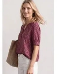 STREET ONE Kurzarmbluse Kurze Sommerbluse mit Allover-Print und Splitneck rosa...