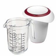 WESTMARK Messbecher Set 2tlg, Messkanne + Quirltopf mit zweigeteiltem Deckel,...