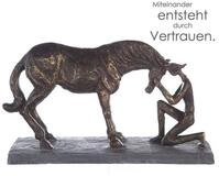 GILDE Dekoobjekt Skulptur Comprehension - Bronzefarbene Darstellung eines Pferds mit