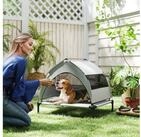 PawHut Tierbett Hundeliege Outdoor mit Dach, Erh&ouml;htes Hundebett, Polyester,...
