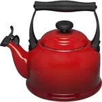 LE CREUSET Wasserkessel Tradition Wasserkocher 2,1 l Kirschrot, Edelstahl...