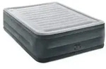 Intex Luftbett, Luftbett mit integrierter Luftpumpe 152 cm x 203 cm x 56 cm