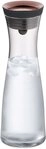 WMF Wasserkaraffe Basic f&uuml;r Kalt- und Warmgetr&auml;nke, Silikonrand, 1 l