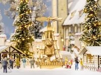 NOCH Modelleisenbahn-Geb&auml;ude Weihnachtsmarkt-Pyramide mit Lichtern, 4,5 x 4,5 c