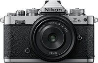 Nikon Kit Z fc + 28 SE Systemkamera (NIKKOR Z 28 mm 1:2,8 SE, 20,9 MP,...