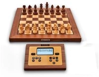 Millennium Spiel M828 Chess Classics Exclusive Schachcomputer, aus Holz,...