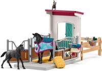 Schleich&reg; Spielwelt HORSE CLUB, Pferdebox mit Stute und Fohlen (42611)