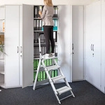 G&uuml;nzburger Steigtechnik Klapptreppe mit Halteb&uuml;gel 4 Stufen - 053104