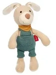sigikid 39923 - Latzhosen-Hase Sweety, gr&uuml;n, Kuscheltier, ca. 32 cm