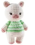 Heunec 930476 - Schwein geh&auml;kelt, rosa mit gr&uuml;n-wei&szlig;em Pullover, 15cm