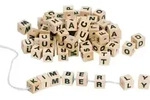 Goki HD270 - Buchstabenw&uuml;rfel mit Schnur, 300-teilig, natur, Holz/Textil,