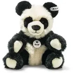 Steiff 060021 - Manschli Panda, sitzend, Pl&uuml;sch, 24 cm