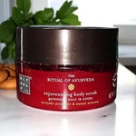 Rituals The Ritual of Ayurveda Pink Salt & Sweet Almond K&ouml;rperpeeling 300 g,