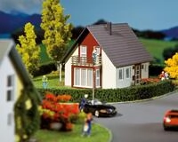Faller H0 (1:87) 130318 - Einfamilienhaus, weinrot Modellbahn