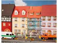 Faller H0 (1:87) 130494 - 2 Kleinstadthäuser mit Malergerüst Modellbahn