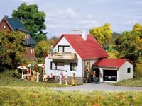 Auhagen 12222 - Haus mit Garage Modellbahn