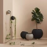 AYTM Wandblumentopf Globe, &Oslash; 21 cm, schwarz, Aluminium