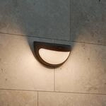 Philips LED-Solarwandleuchte Swyn, schwarz, Sensor, IP44