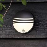 Philips Yarrow LED-Au&szlig;enwandleuchte mit Sensor