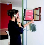 Durable Sichttafelst&auml;nder Sherpa Wall Wanddisplay mit 10 Tafeln rot/sc