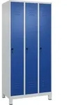C+P Spind Classic PLUS, F&uuml;&szlig;e, 3 Abteile, 1950x900x500mm, 7035/5010 Verschluss