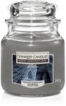 Yankee Candle Duftkerze Mittleres Glas Cosy Up 340 g, grau