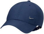 NIKE Club Dri-FIT Unstructured Metal Swoosh Cap 410 - midnight navy/metallic silver